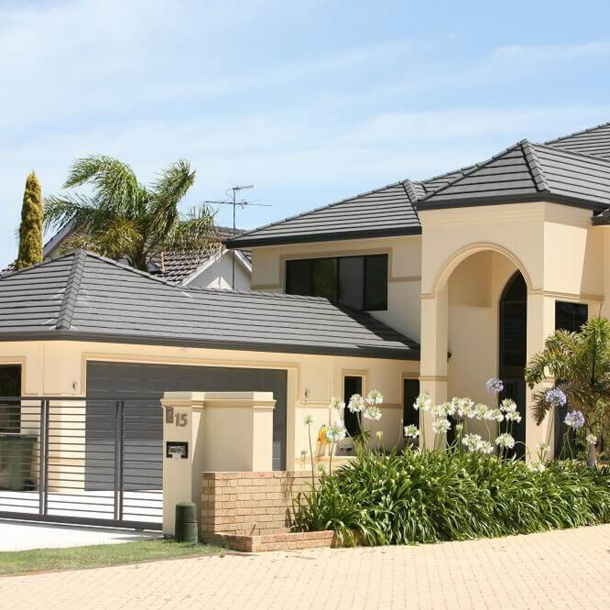 2 storey brick and colorbond home Custombuilt Homes