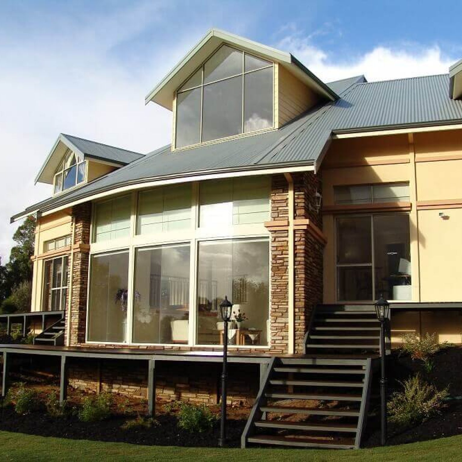 Large brick home in Roleystone Custombuilt Homes